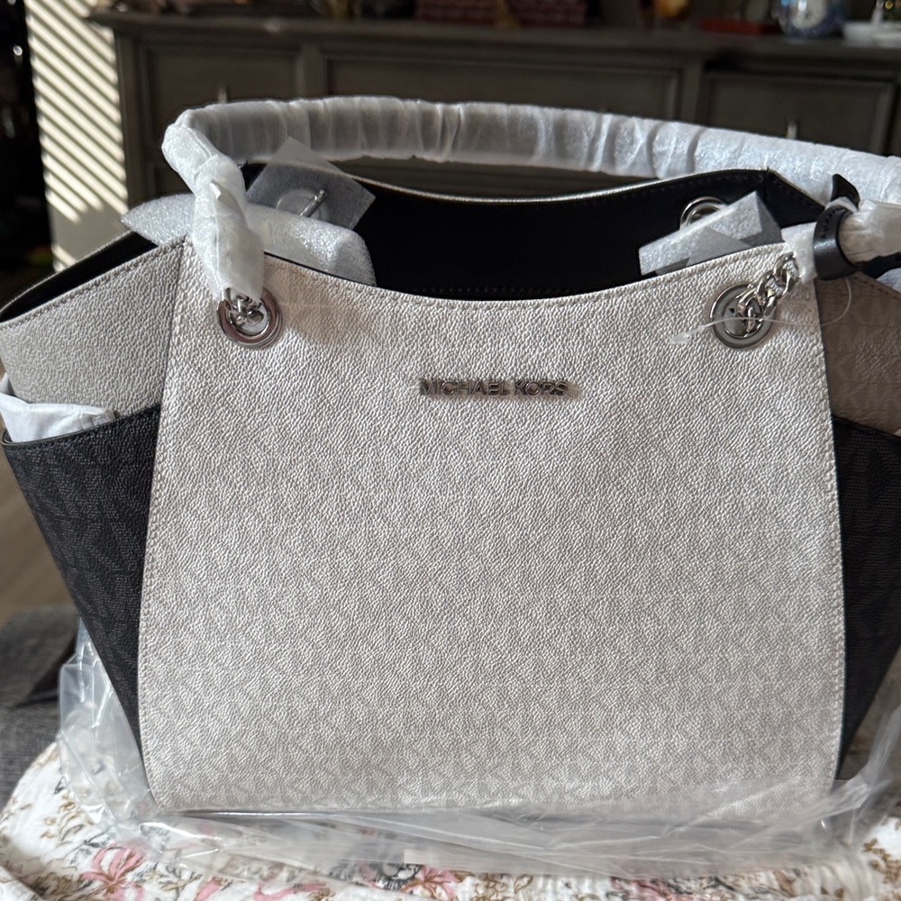 Michael Kors Two-Tone Black and white Shoulder Bag
